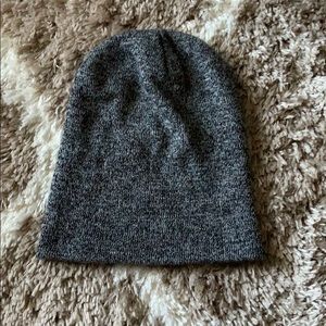 GRAY BEANIE- CLARIES